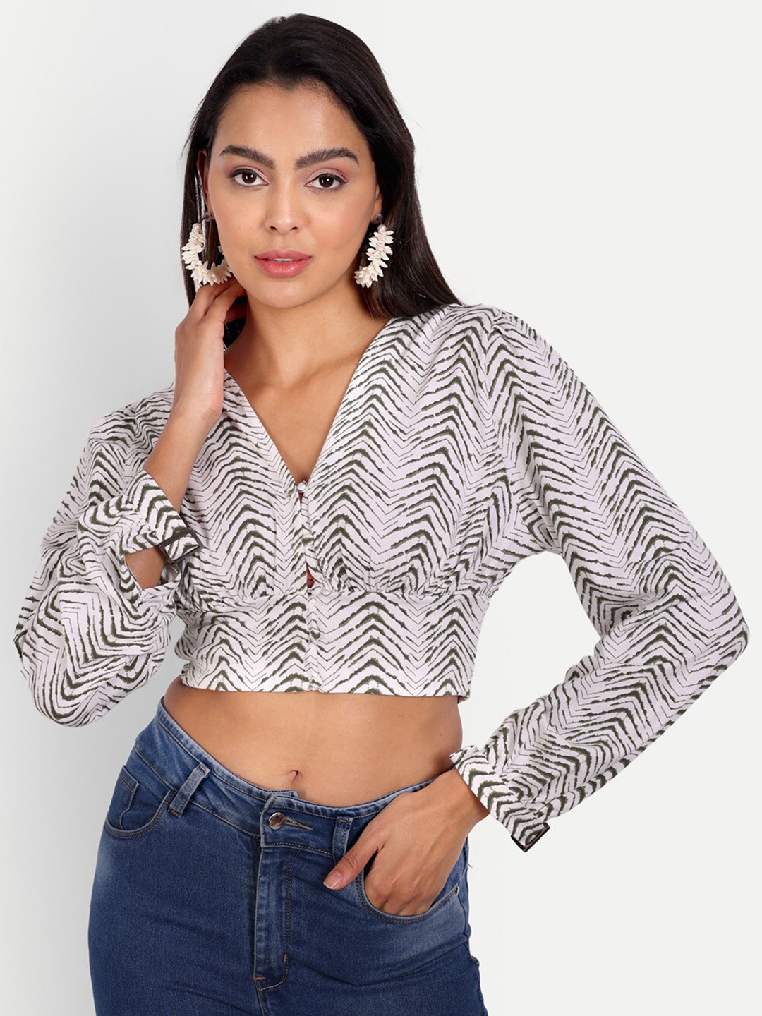 

DOLSU Fitted Long Sleeved Cotton Crop Top, White