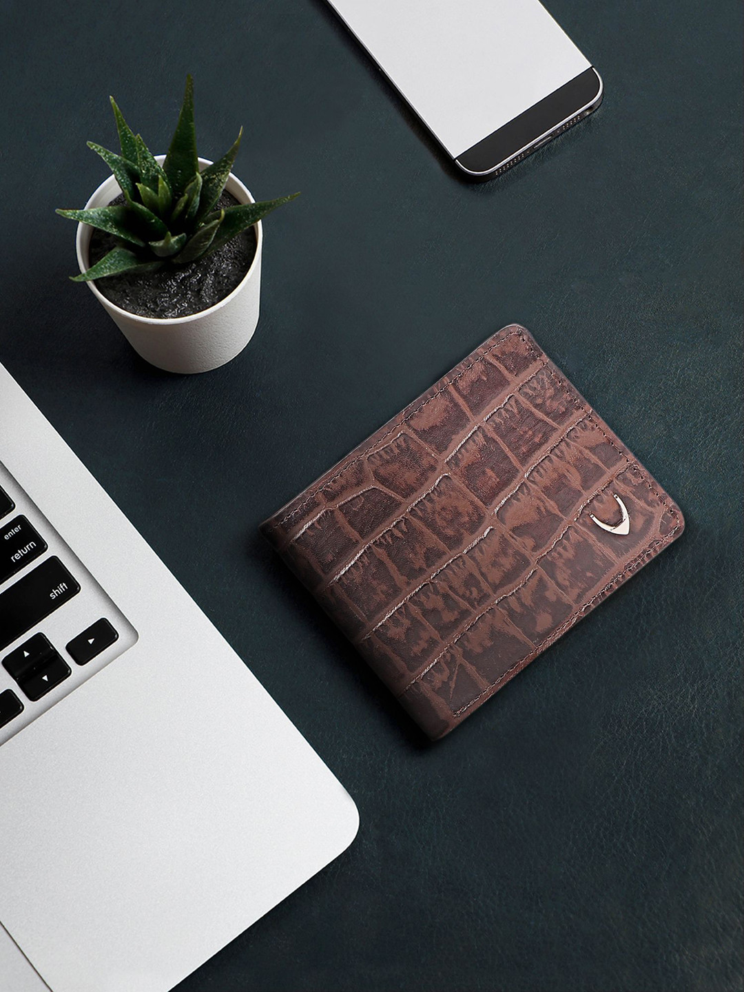 

Hidesign Men Brown & Orange Textured Leather Two Fold Wallet