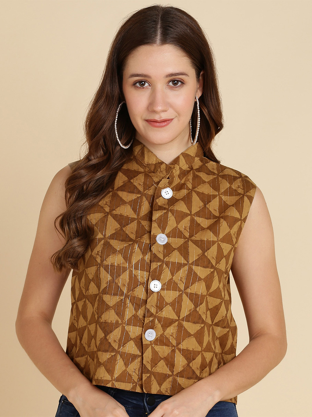 

Sangria Geometric Print Mandarin Collar Shirt Style Cotton Crop Top, Brown