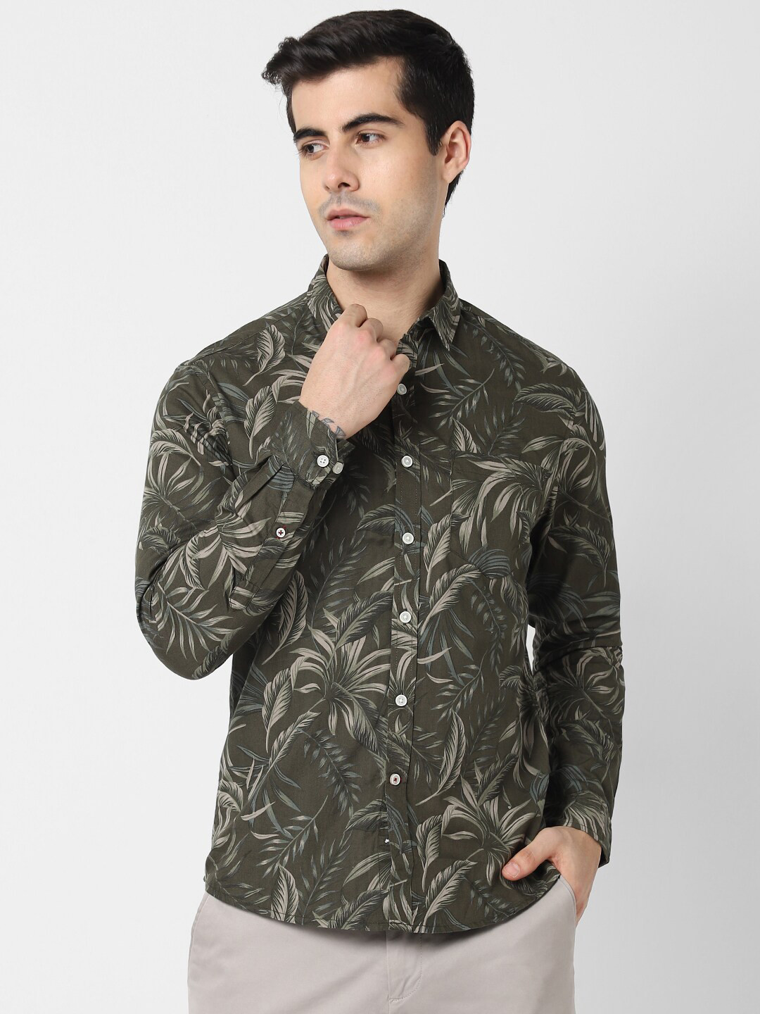 

VASTRADO Men Floral Printed Cotton Casual Shirt, Olive