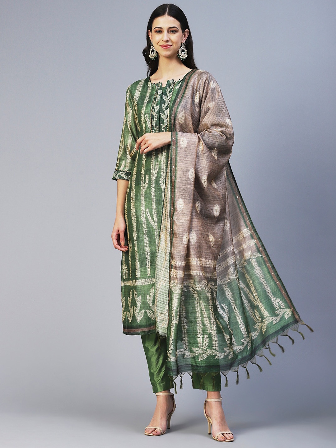 

FASHOR Women Ethnic Motifs Printed Sequinned Kurta with Trousers & With Dupatta, Green