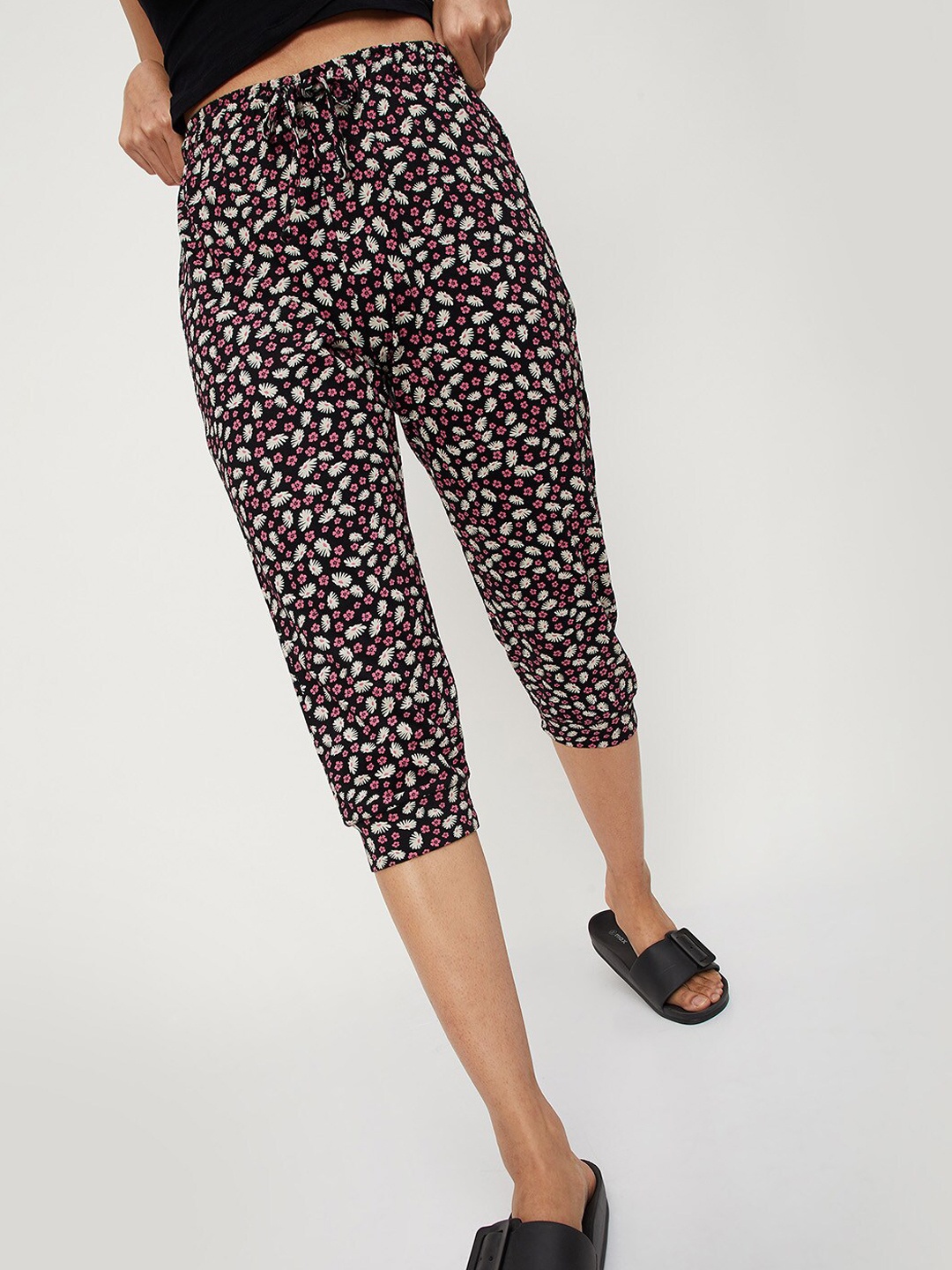 

max Women Printed Knitted Lounge Capri, Black