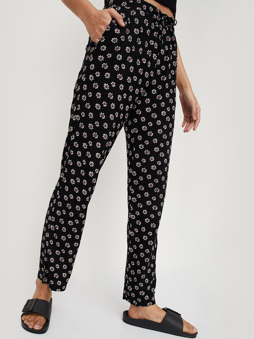 

max Women Printed Lounge Pants, Black