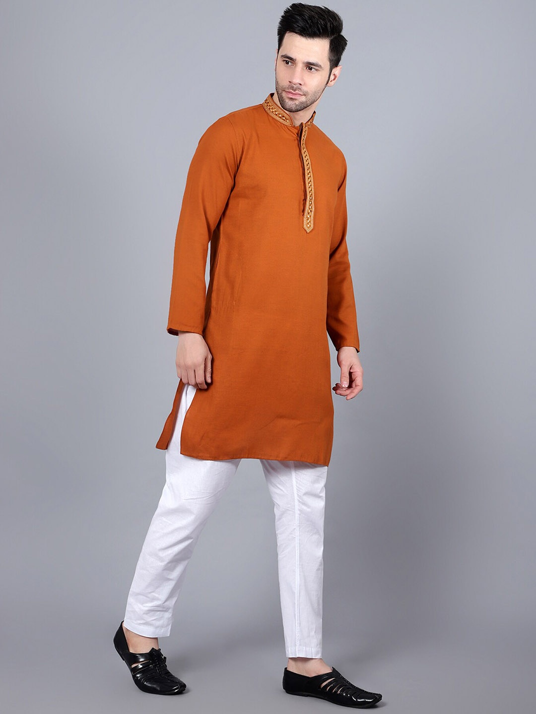 

HERE&NOW Men Mandarin Collar Kurta, Rust