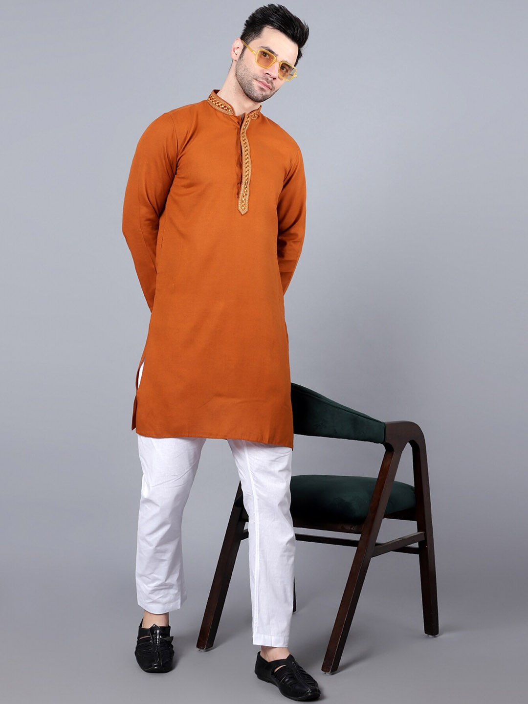 

HERE&NOW Men Thread Work Kurta with Pyjamas, Rust