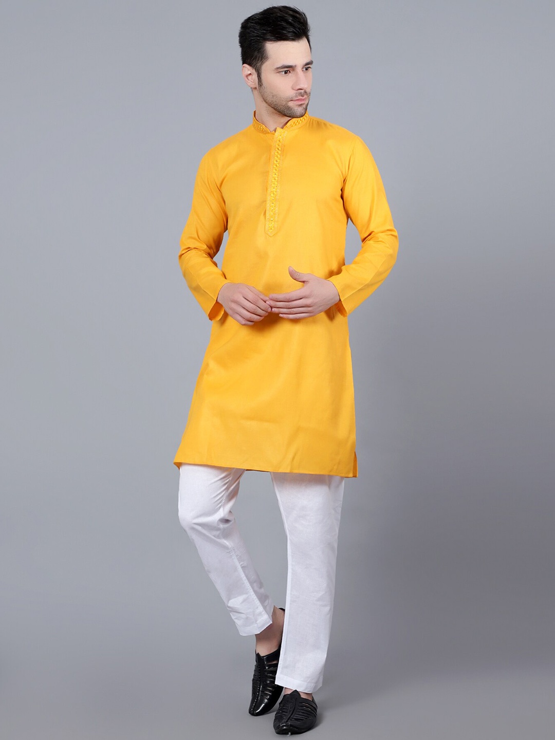 

HERE&NOW Men Thread Work Kurta with Pyjamas, Yellow