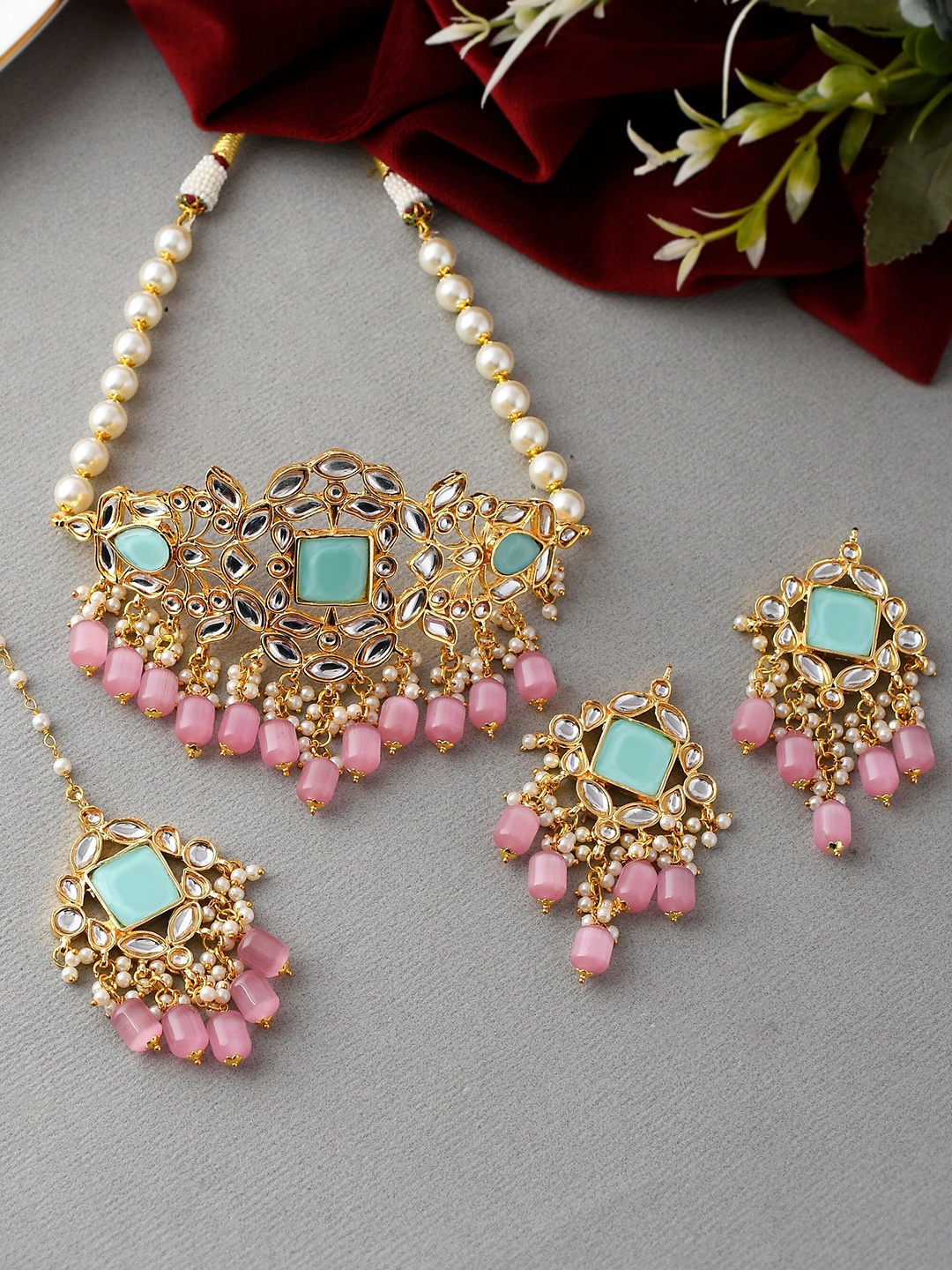 

DASTOOR Gold-Plated Kundan Studded & Beaded Jewellery Set