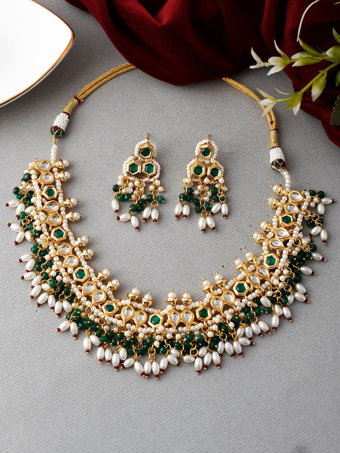 

DASTOOR Gold-Plated Kundan-Studded & Pearl Beaded Jewellery Set