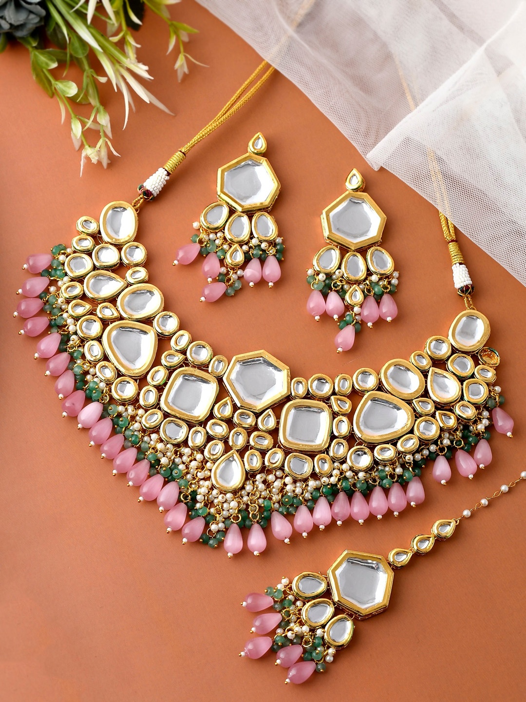 

DASTOOR Gold-Plated Kundan-Studded Jewellery Set