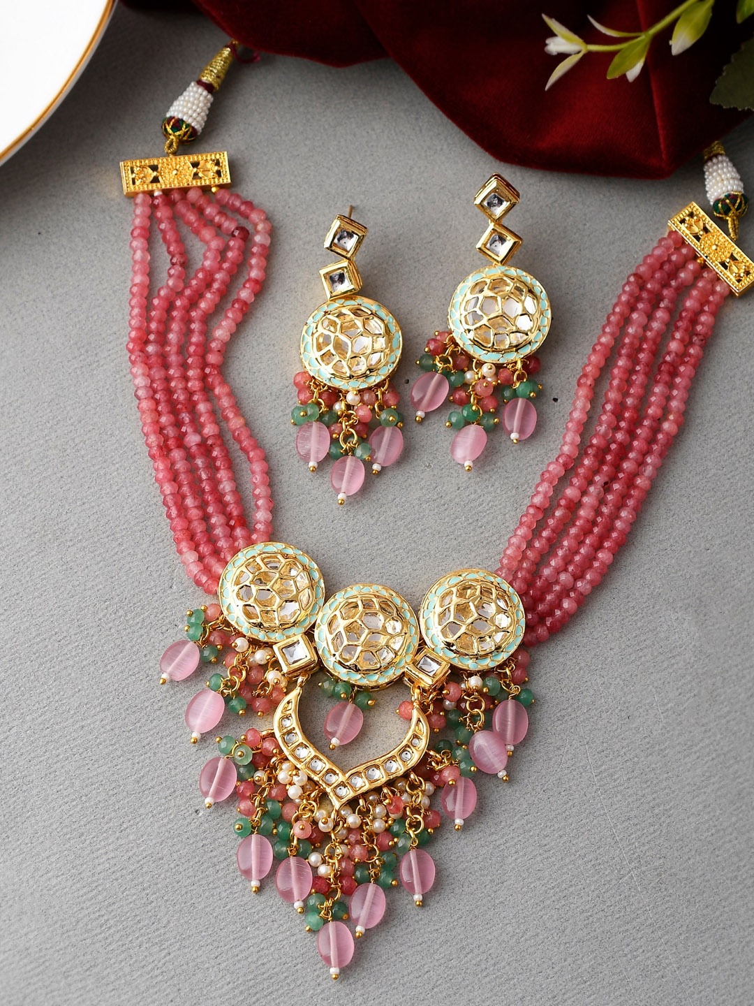 

DASTOOR Gold-Plated Kundan-Studded & Pearl Beaded Jewellery Set