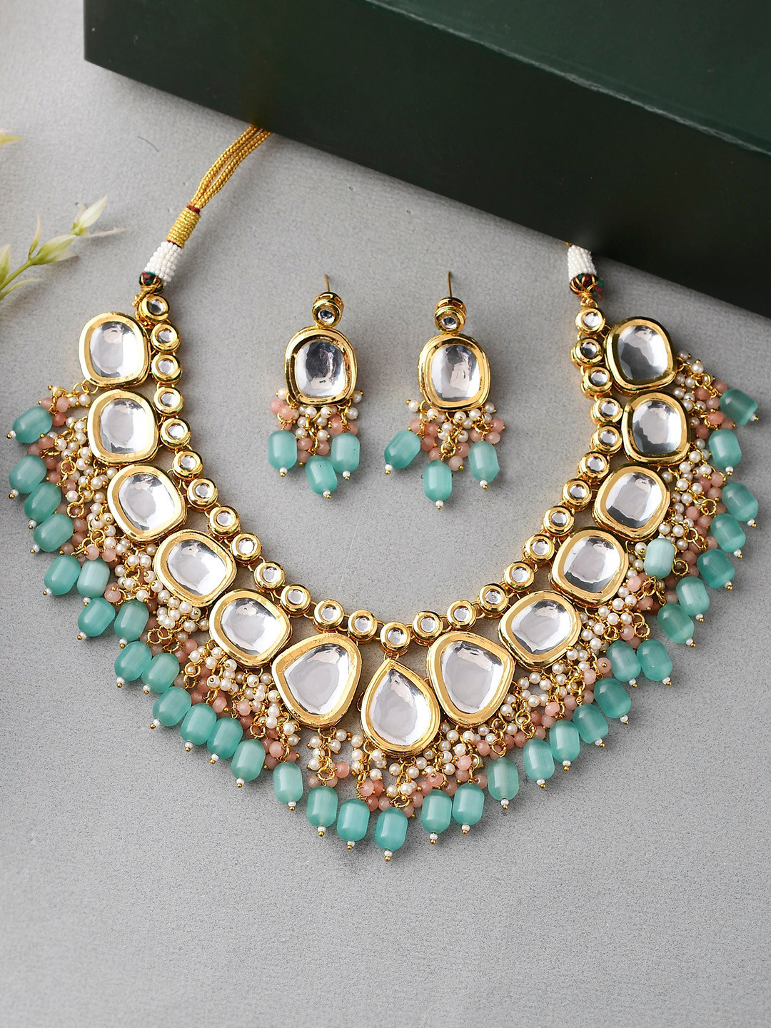 

DASTOOR Gold-Plated Kundan Studded & Beaded Jewellery Set