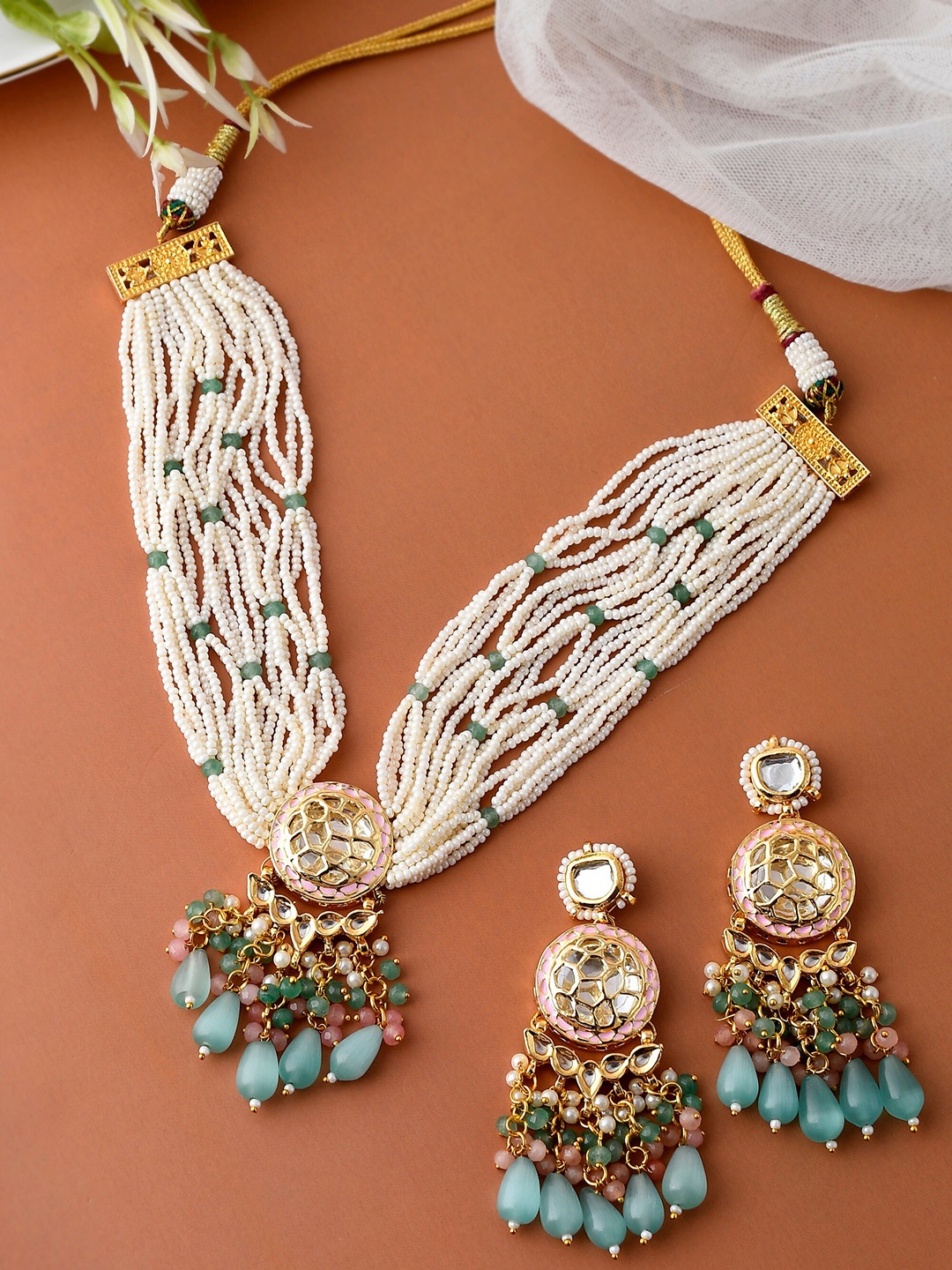 

DASTOOR Gold-Plated Kundan-Studded & Pearl Beaded Jewellery Set