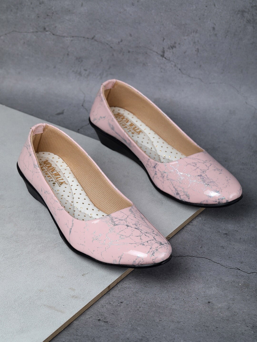 

Moonwalk Printed Wedge Heels Pumps, Pink