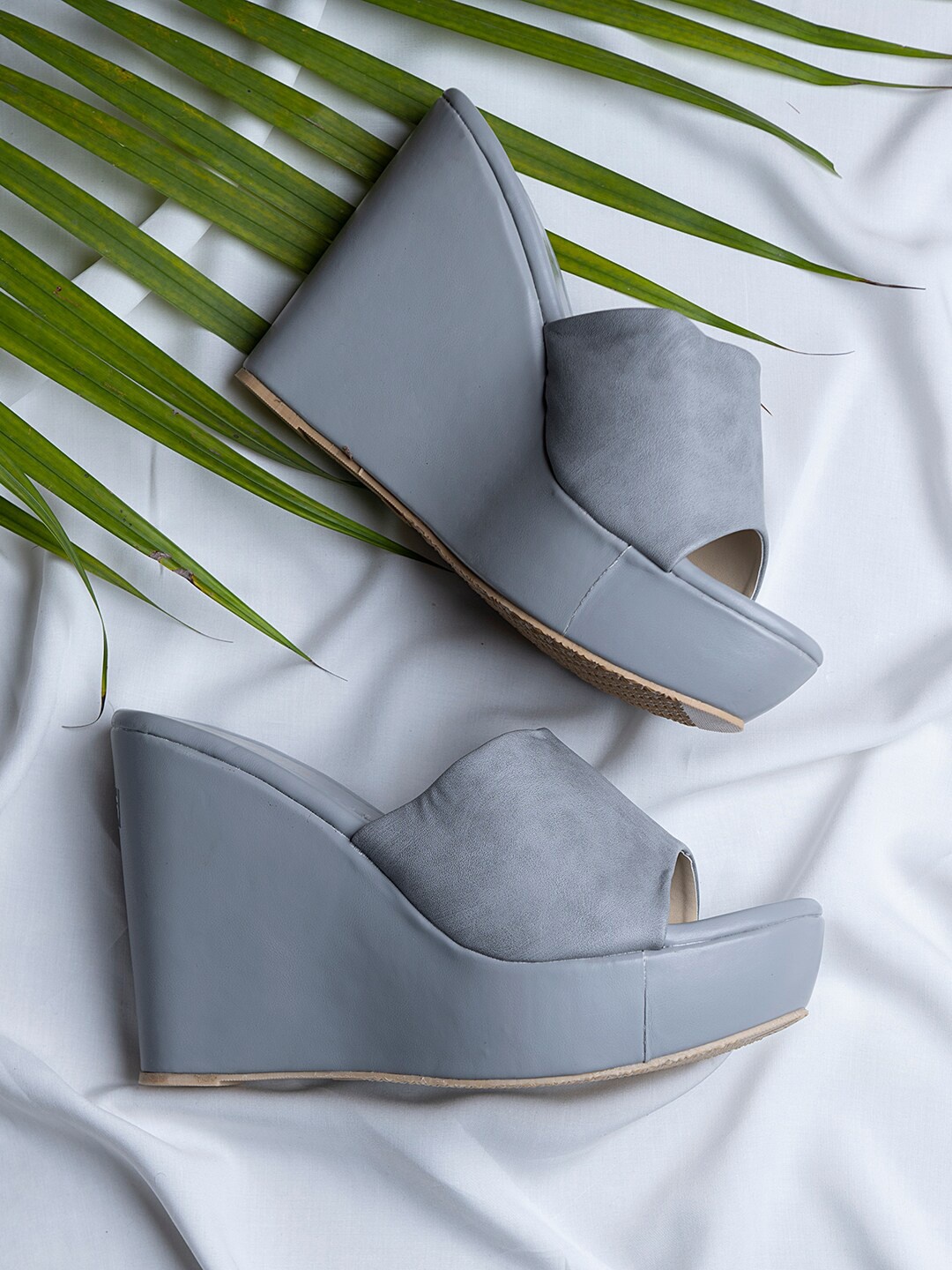 

Shoetopia Synthetic Wedge Heels, Grey