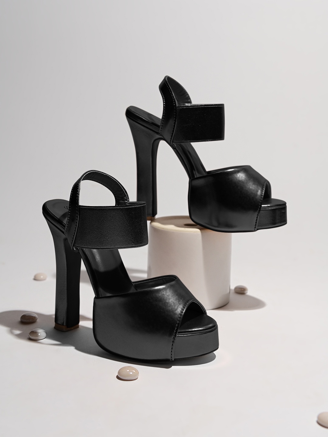 

Shoetopia Block Heels Peep Toes, Black