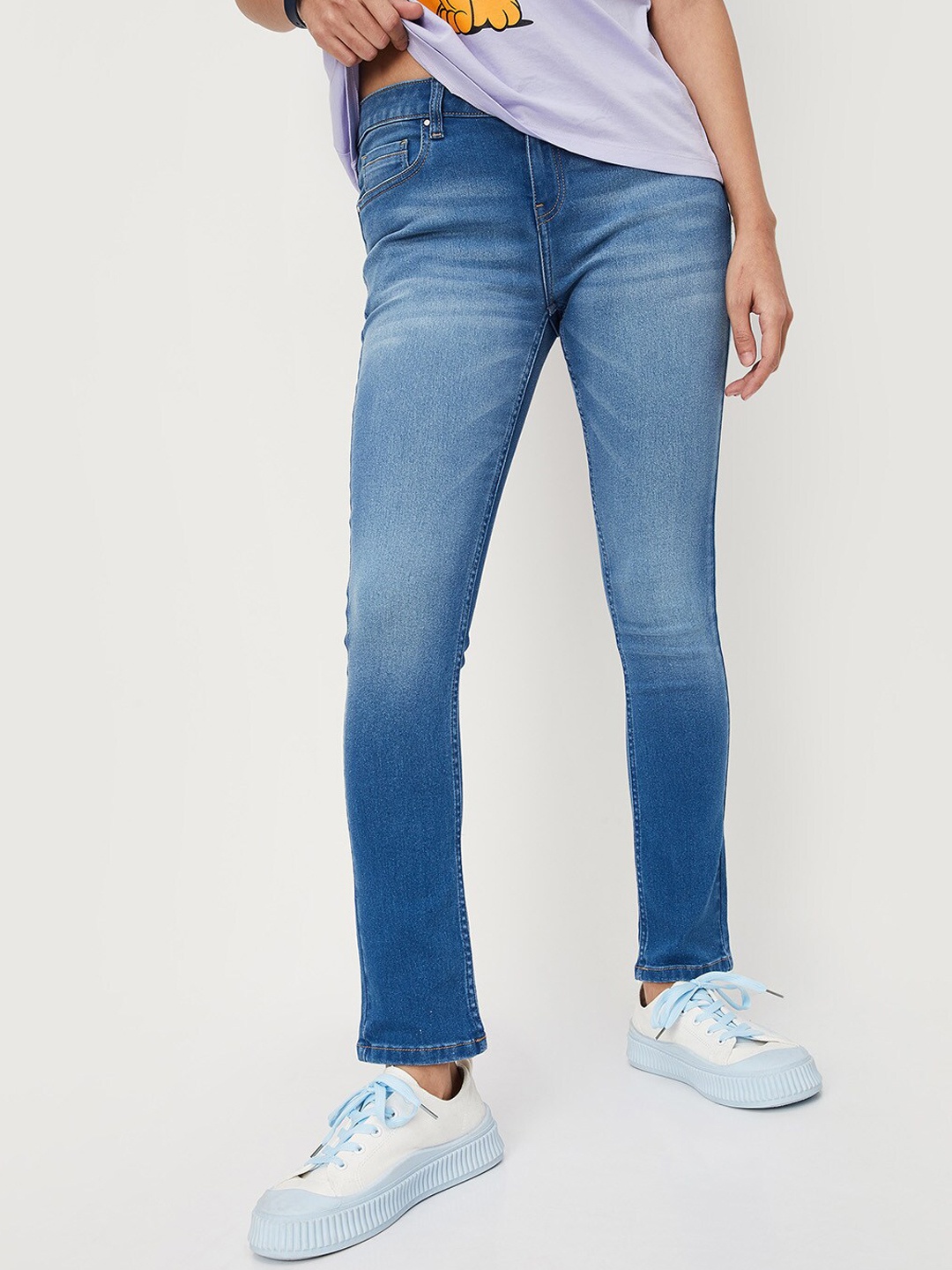 

max Women Mildly Distressed Heavy Fade Jeans, Blue
