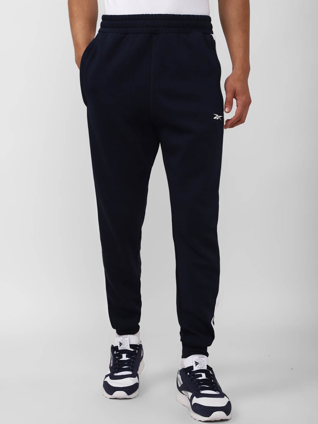 

Reebok Men Training Essentials Linear Logo Joggers, Navy blue