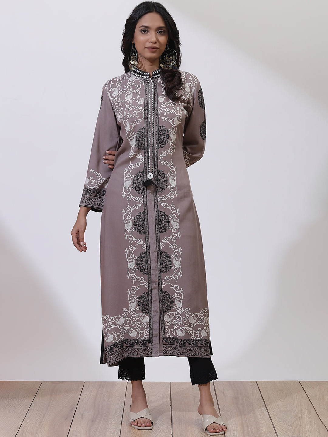 

Lakshita Women Ethnic Motifs Printed Mandarin Collar Kurta, Grey