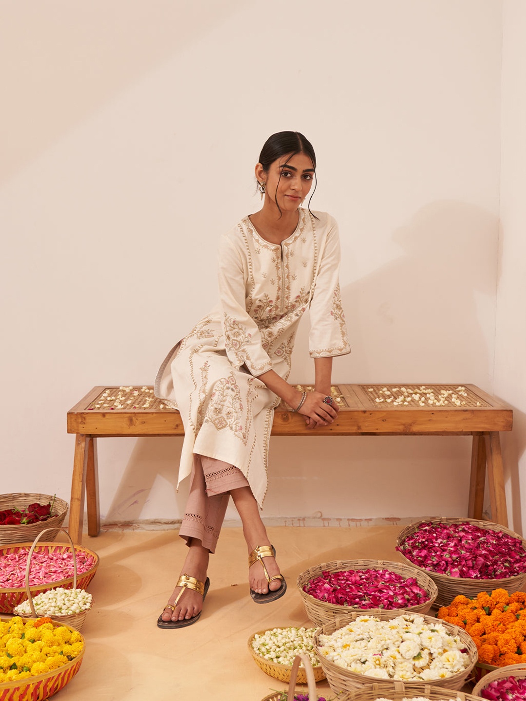 

Lakshita Women Cotton Floral Embroidered Kurta, Off white