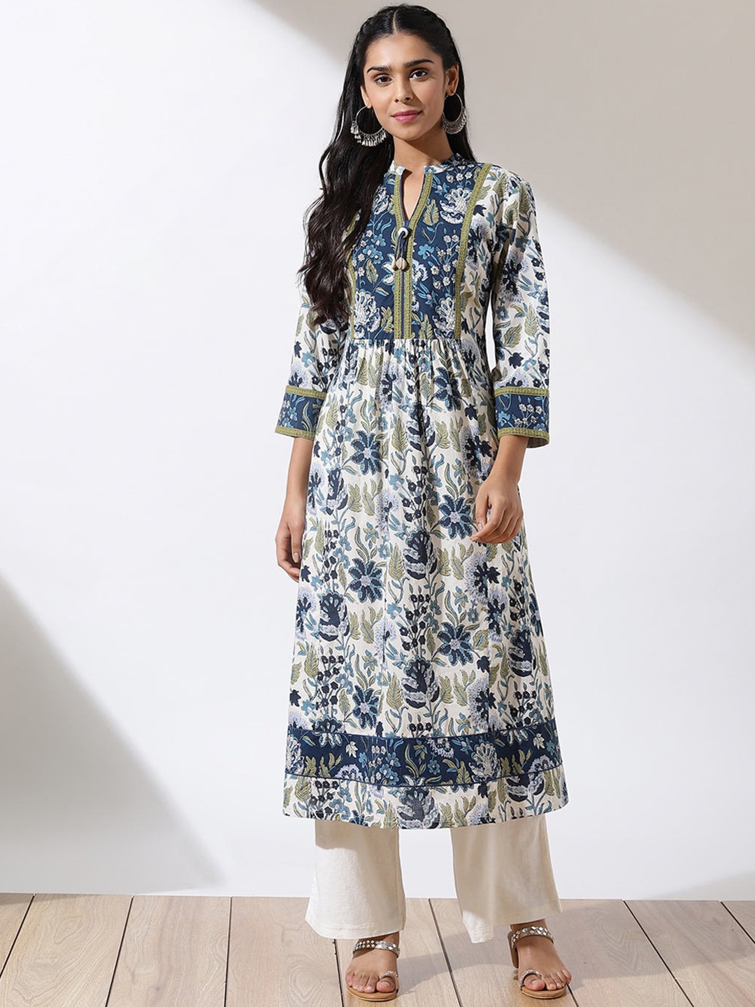 

Lakshita Plus Size Women Printed Floral Anarkali Cotton Kurta, Blue