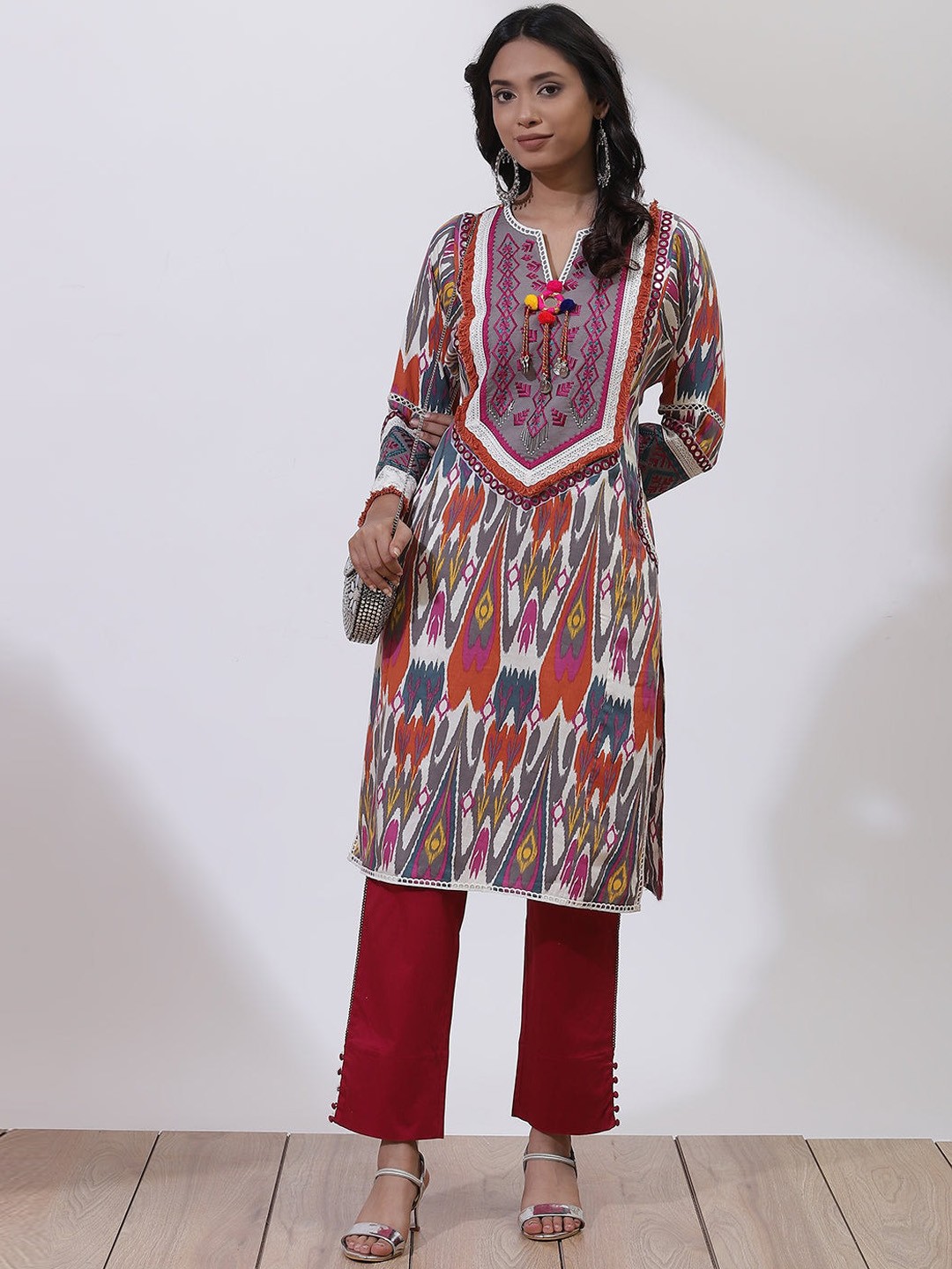 

Lakshita Women Embroidered Thread Work Cotton Kurta, Red