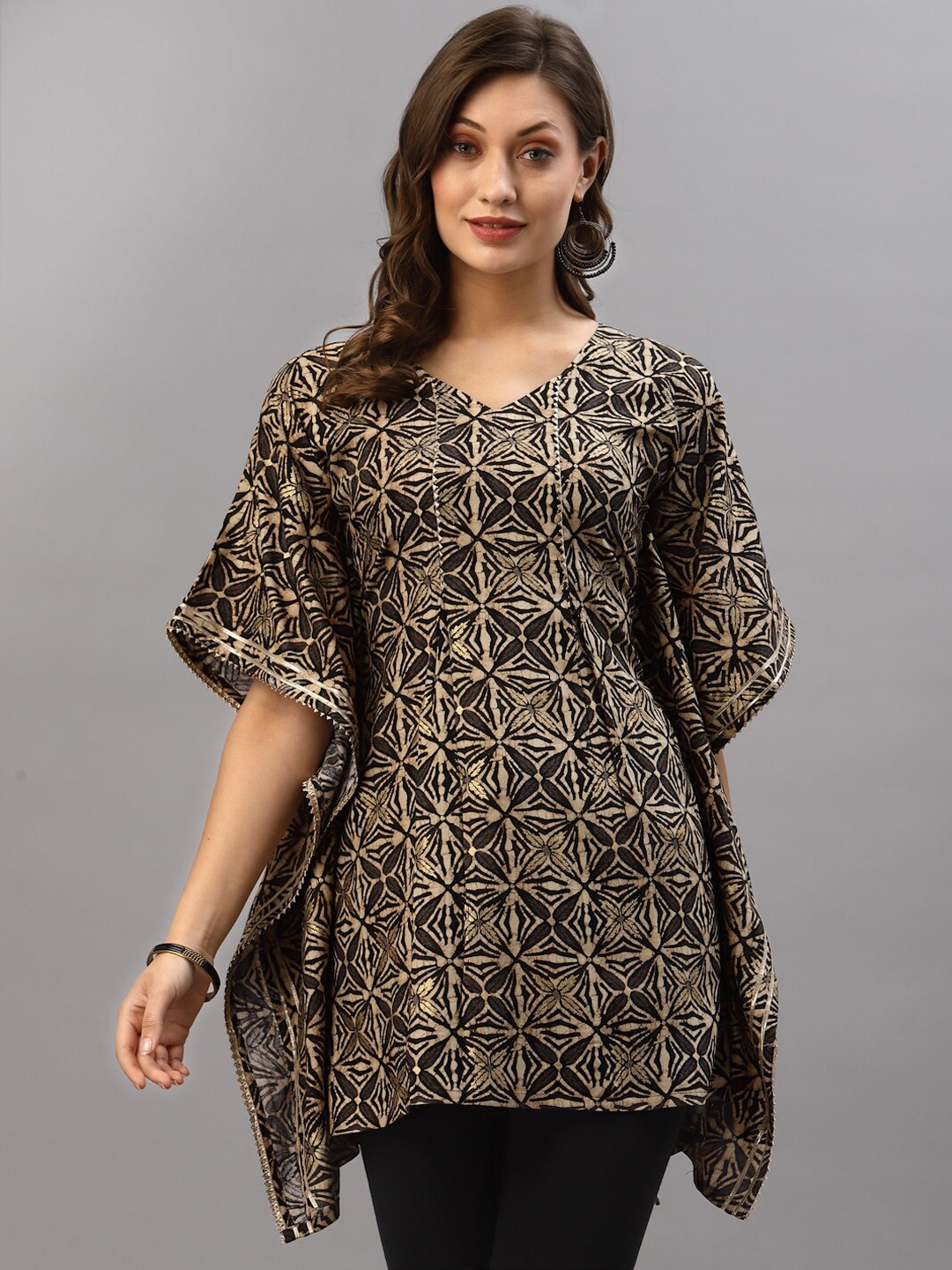 

TANKHI Abstract Printed V-Neck Pure Cotton Pleated Kaftan Kurti, Black