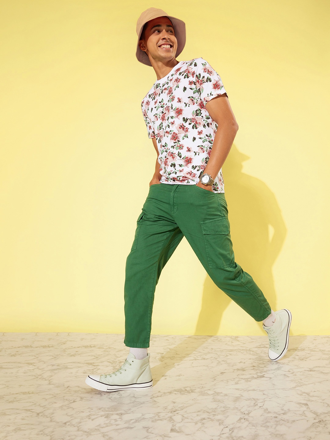 

Mast & Harbour Washy White Floral Resort Fantasy Pure Cotton T-shirt