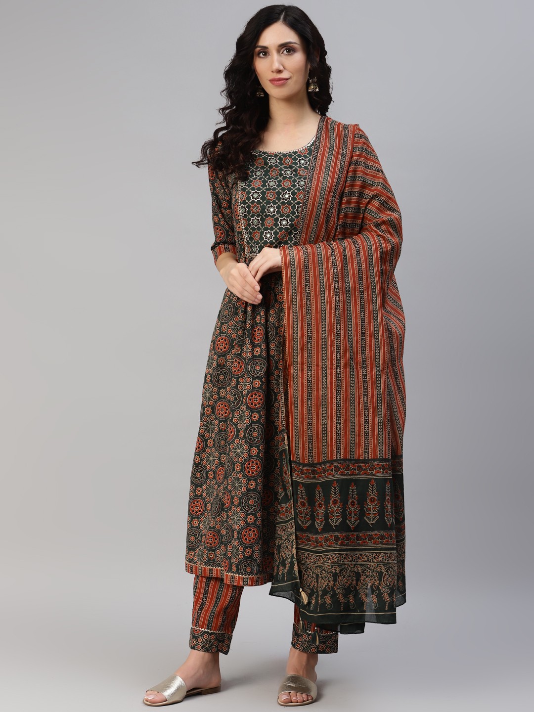 

Readiprint Fashions Women Floral Printed Empire Pure Cotton Kurta Set, Green