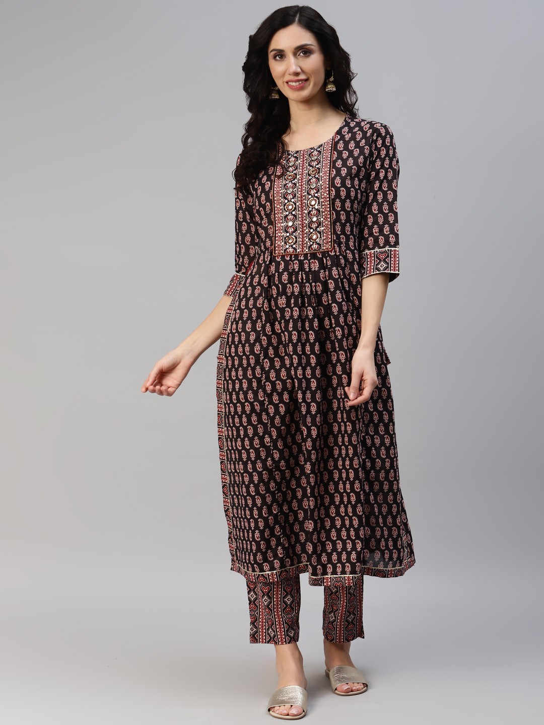 

Readiprint Fashions Women Floral Printed Empire Mirror Work Pure Cotton Kurta Set, Black