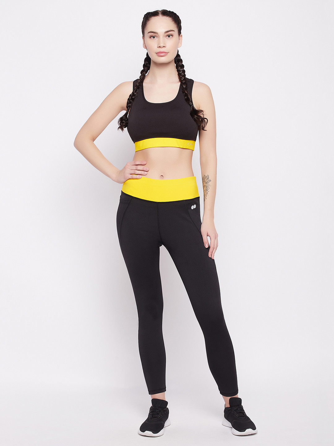 

Clovia Women Colourblocked Padded Non-Wired Sports Bra & High Waist Tights Set, Black
