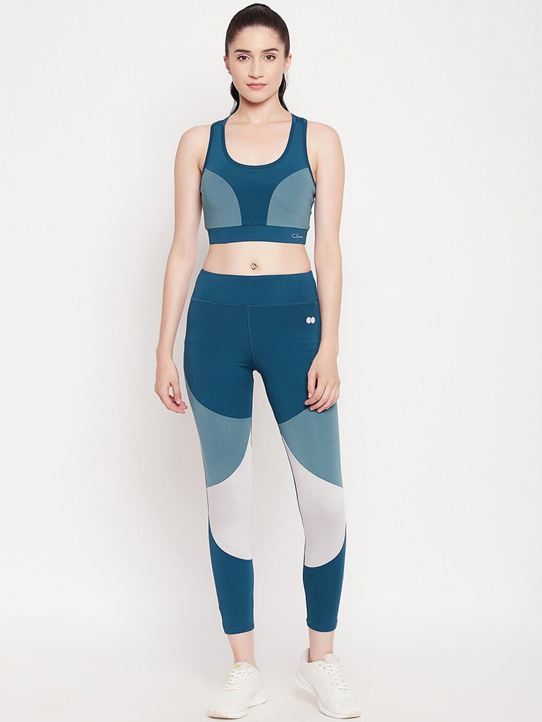 

Clovia Women Colourblocked Sports Bra & High Waist Tights Set, Teal