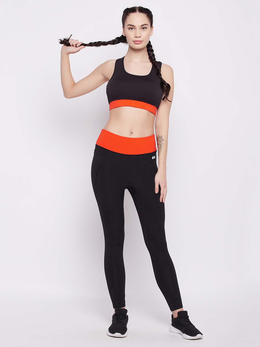 

Clovia Women Colourblocked Padded Non-Wired Sports Bra & High Waist Tights Set, Black