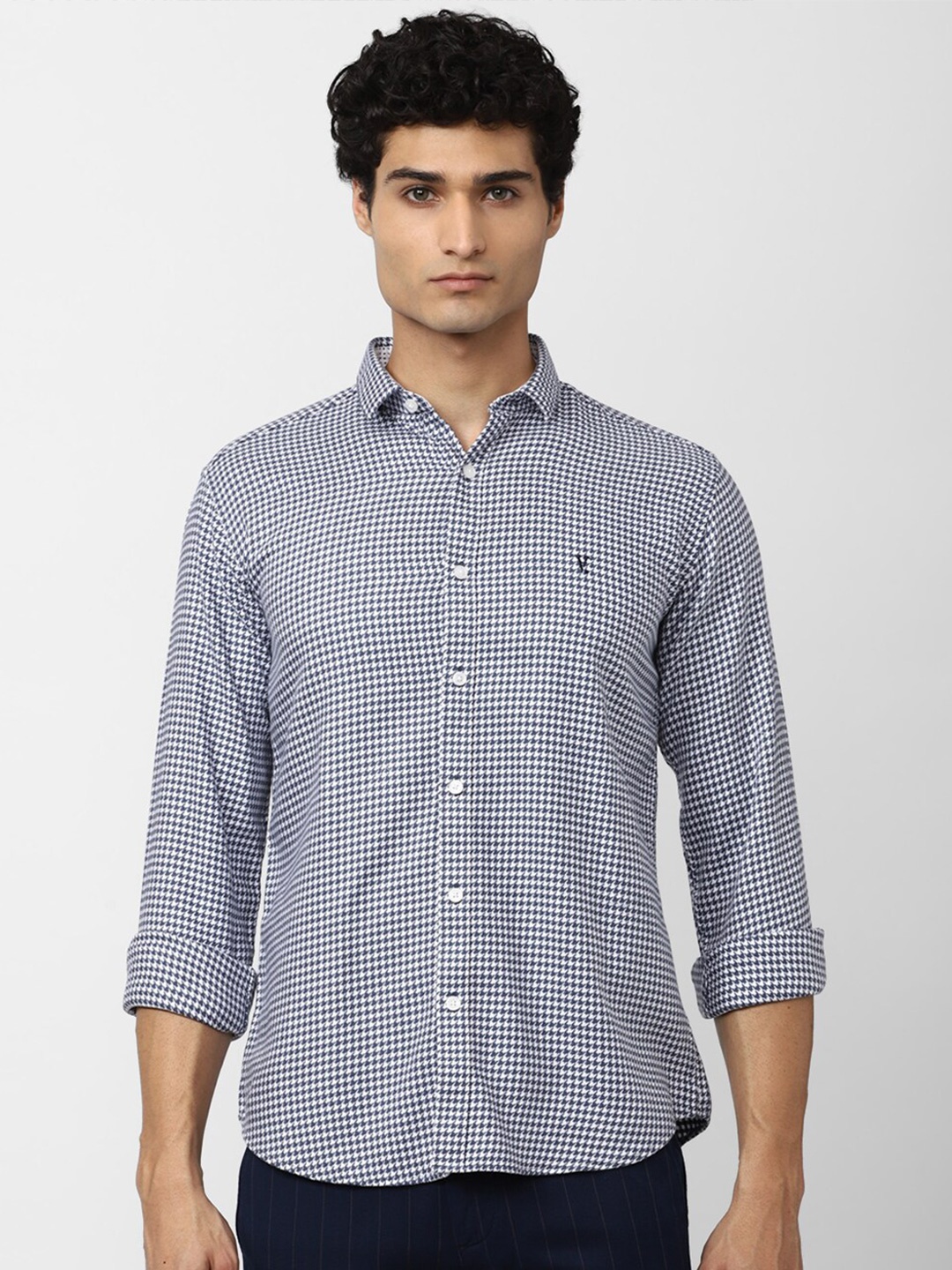 

V Dot Men Slim Fit Checked Casual Cotton Shirt, Navy blue