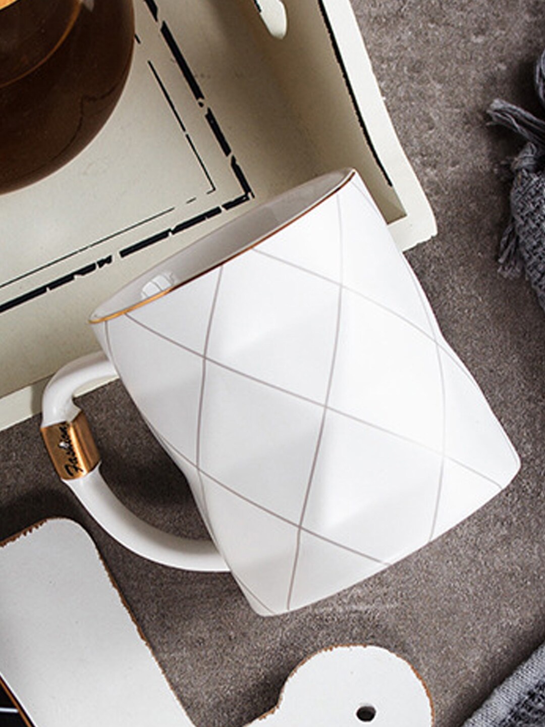 

BonZeaL White & Gold-Toned 3D Geometric Printed Ceramic Glossy Mug 400 ml