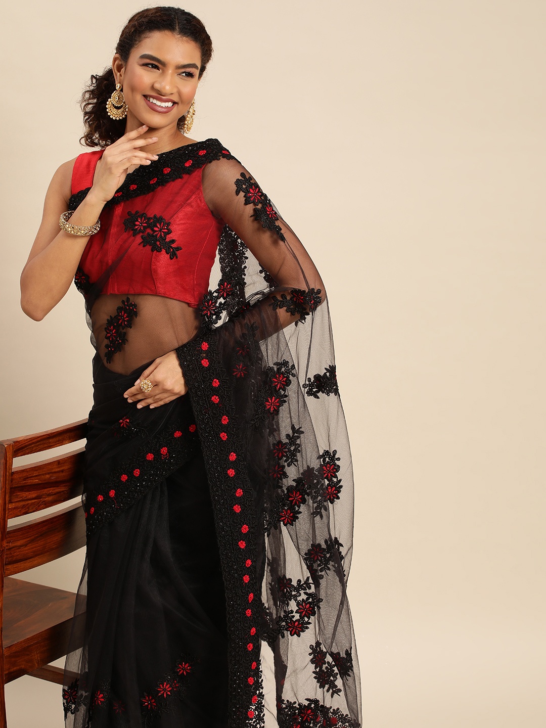 

AYKA CLOTHINGS Ethnic Motifs Embroidered Net Saree, Black