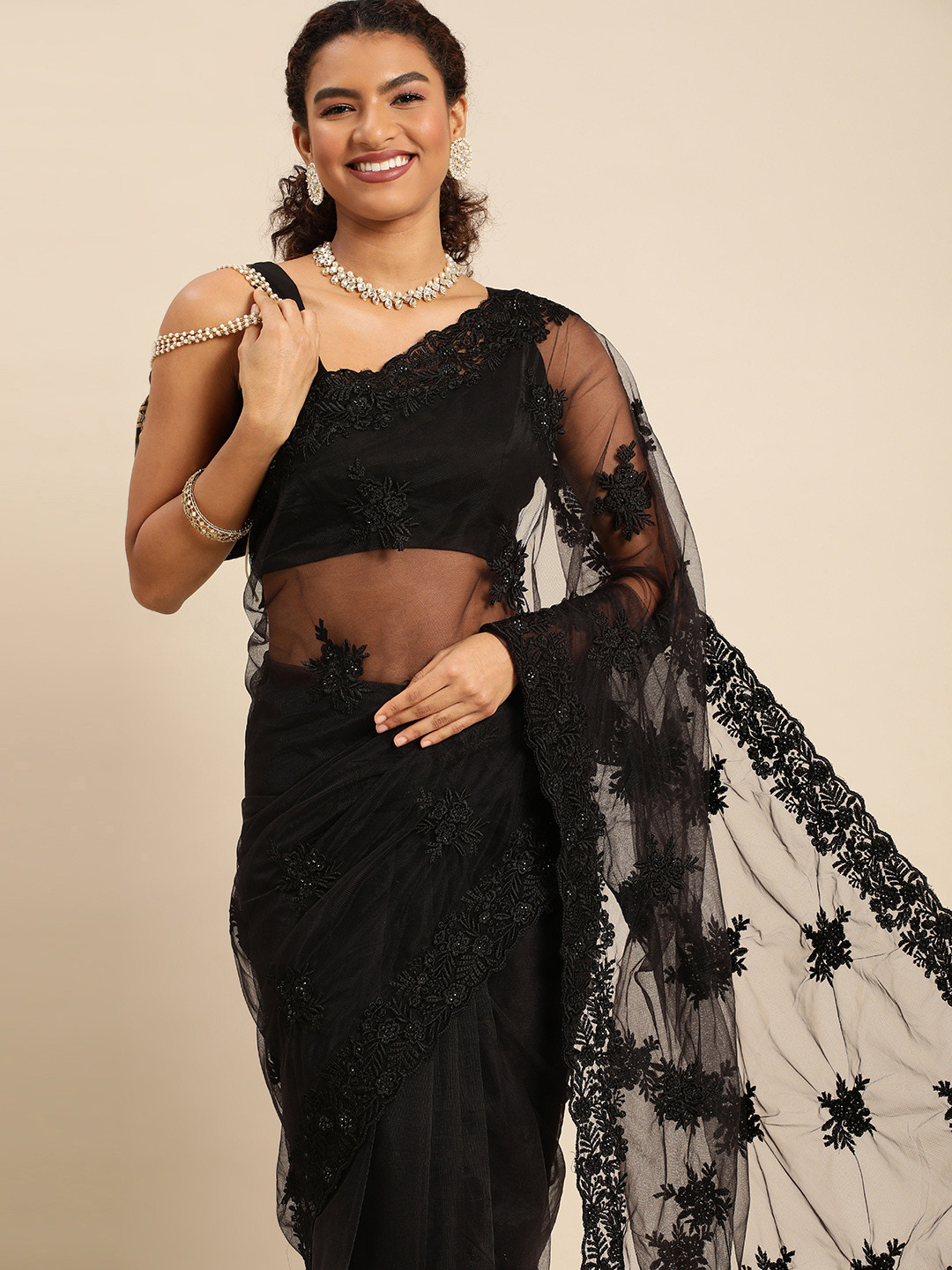 

AYKA CLOTHINGS Ethnic Motifs Embroidered Net Saree, Black