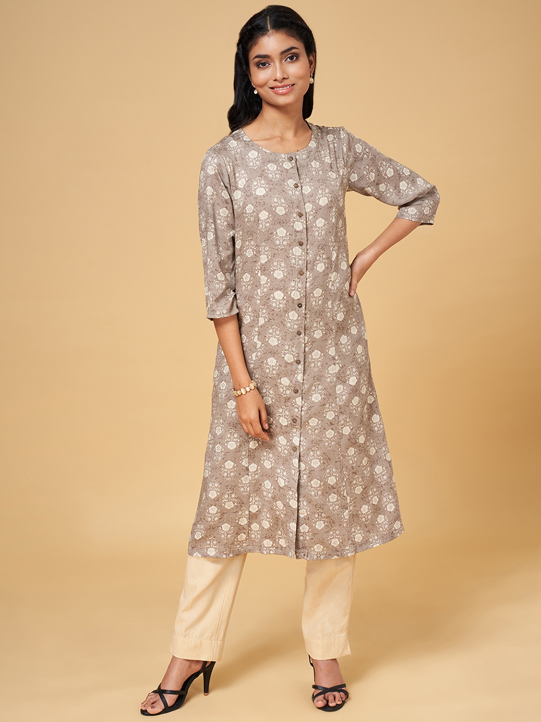 

YU by Pantaloons Women Floral Printed Floral Anarkali Kurta, Olive