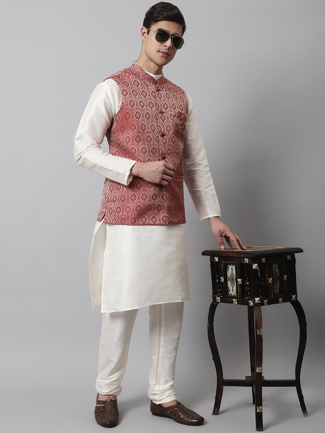 

Jompers Men Ethnic Motifs Kurta With Churidar & Nehru Jacket, Maroon