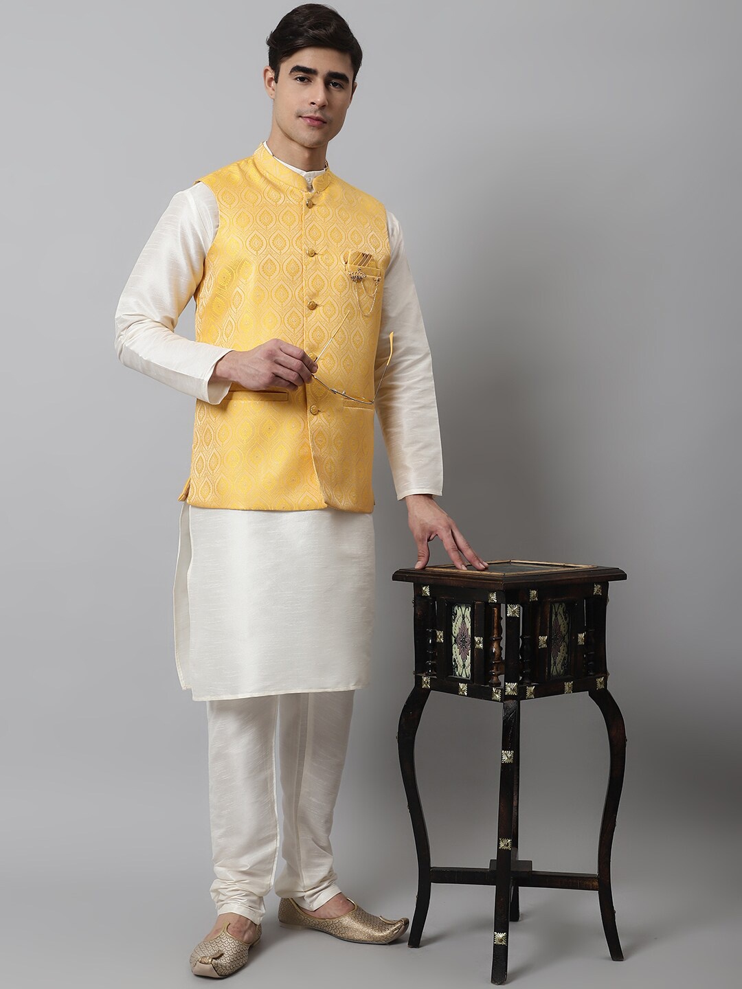 

Jompers Men Ethnic Motifs Kurta with Churidar & Nehru Jacket, Off white