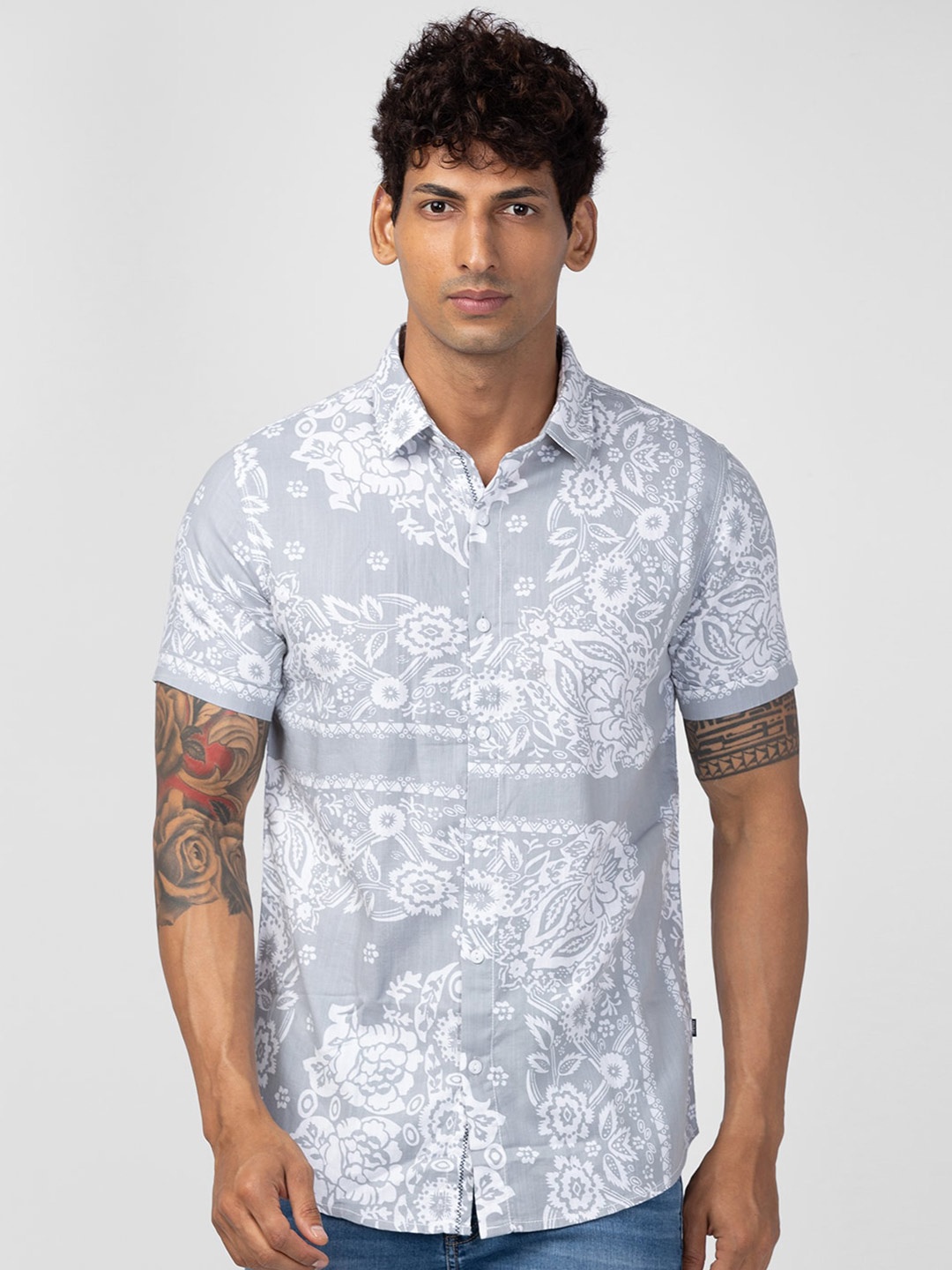 

SPYKAR Men Cotton Slim Fit Floral Printed Casual Shirt, Grey