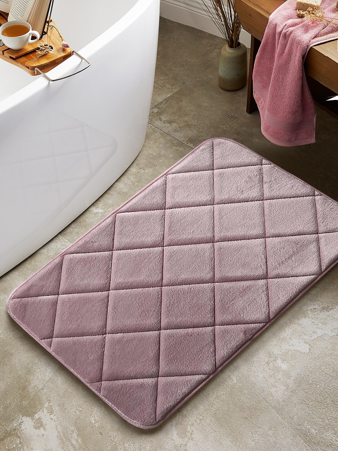 

BIANCA Luxor Pink Self-Design 2000 GSM Memory Foam Anti-Slip Bath Mat