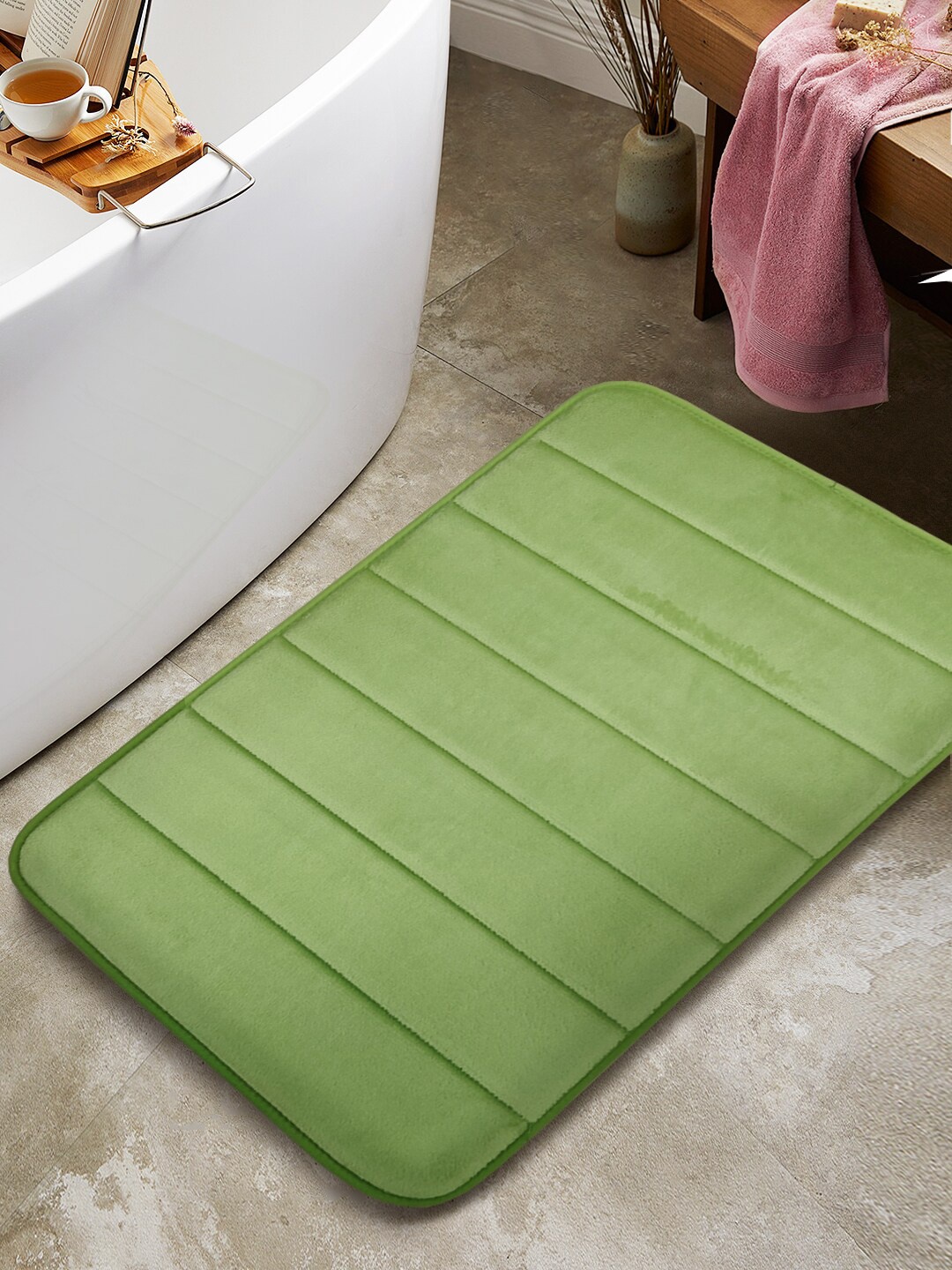

BIANCA Luxor Green Self-Design 2000 GSM Memory Foam Anti-Slip Bath Mat