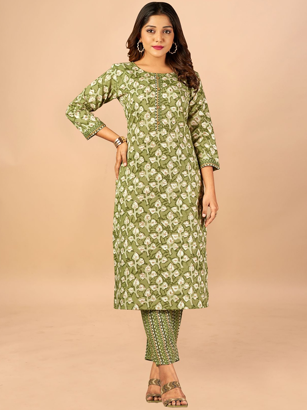 

KALINI Women Floral Printed Pure Cotton Kurti with Trousers, Green