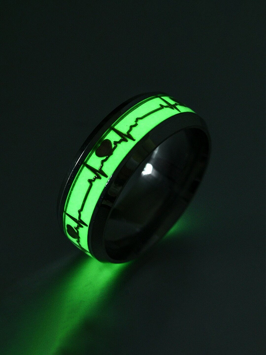 

Yellow Chimes Men Silver-Plated ECG Heart Beat Designed Stainless Steel Finger Ring