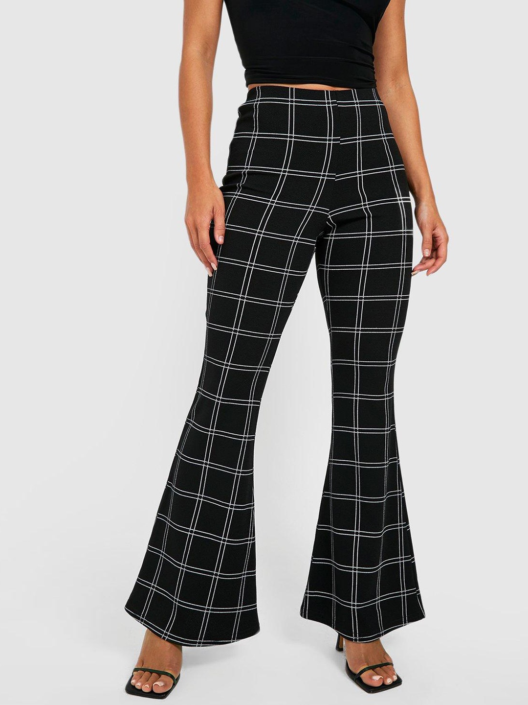 

Boohoo Women Checked Bootcut Trousers, Black