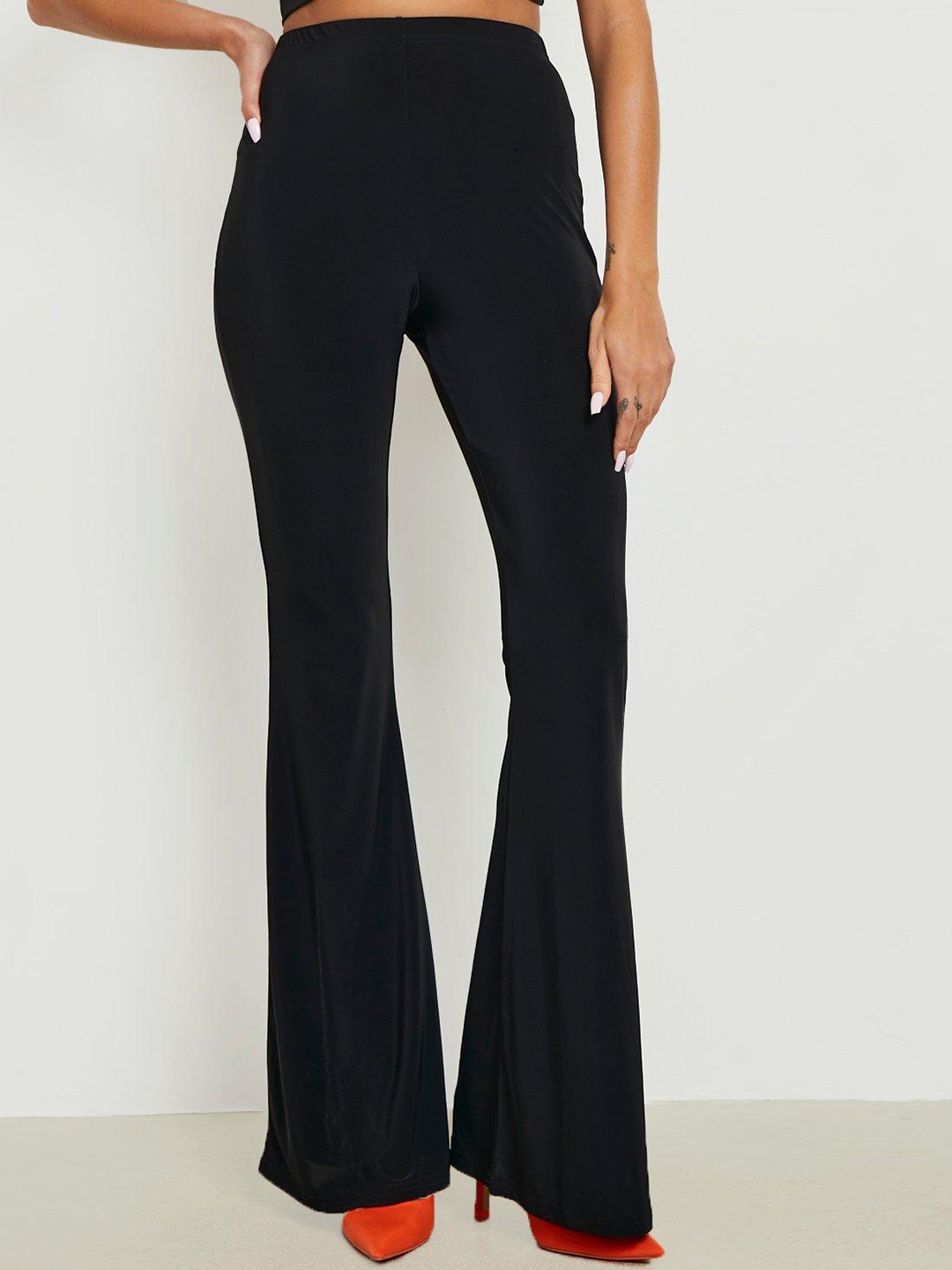 

Boohoo Women Flared Trousers, Black