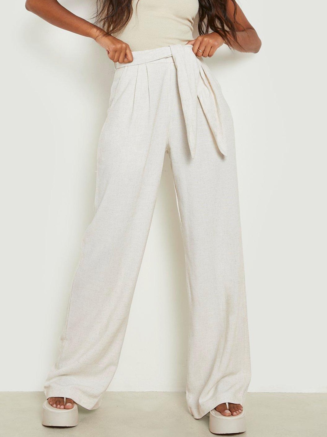 

Boohoo Women Tie-Up Waist Wide Leg Pleated Trousers, Off white