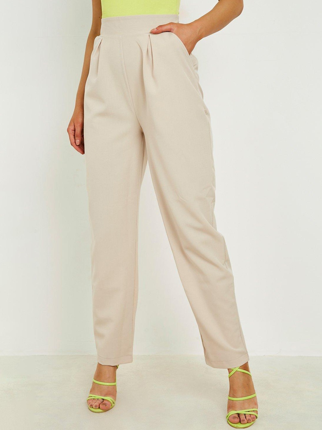 

Boohoo Women Tapered Tailored Pleated Trousers, Beige