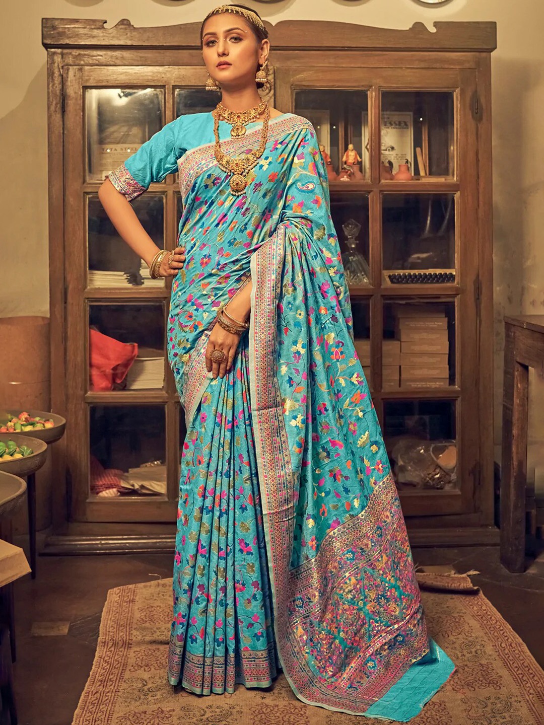 

GAJARAI Floral Silk Blend Banarasi Saree, Blue