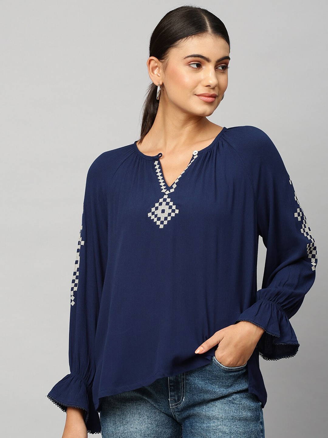 

Chemistry Woman Geometric Embroidered Top, Navy blue